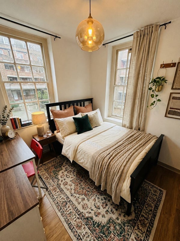 Photo 1: Room 1