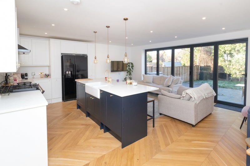 Photo 1: Kitchen