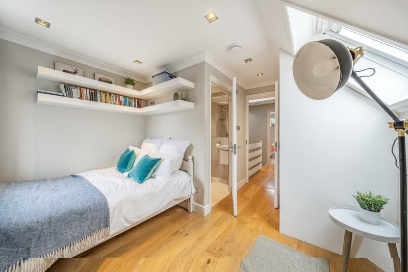 Photo 1: Available double room ensuite