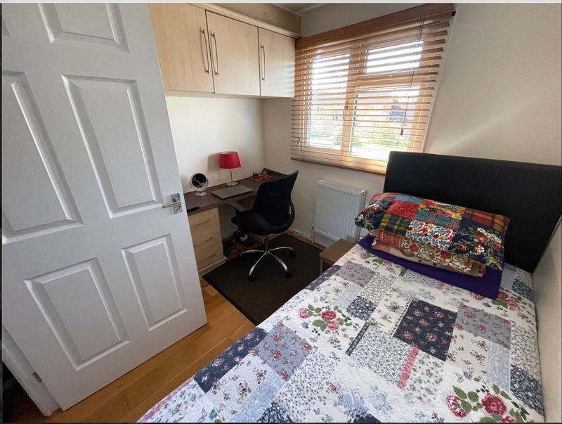 Photo 1: Bedroom 