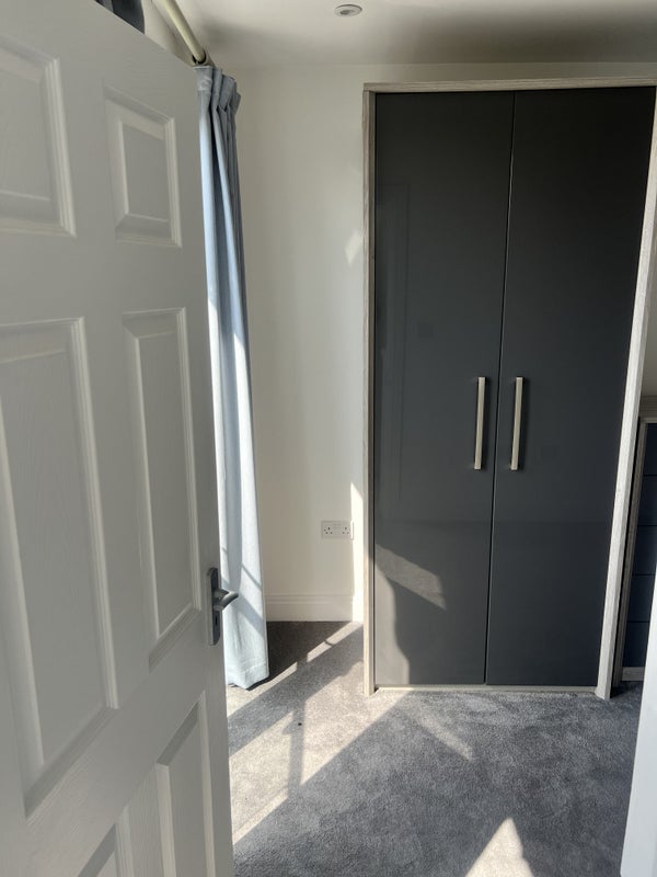 Photo 1: Bedroom