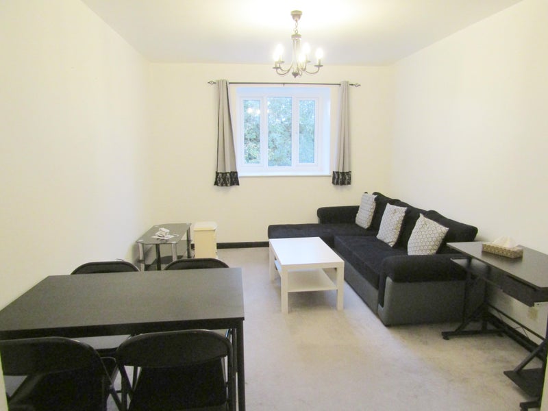 Photo 1: Open plan living room/kitchen