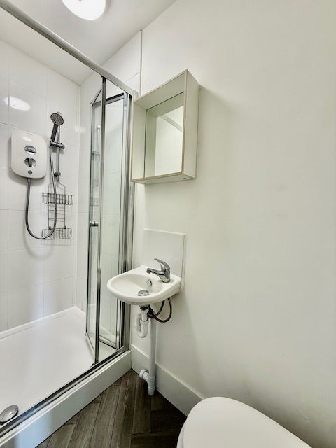 Two Ensuite doubles with a view. £720&£700PCM - View 2