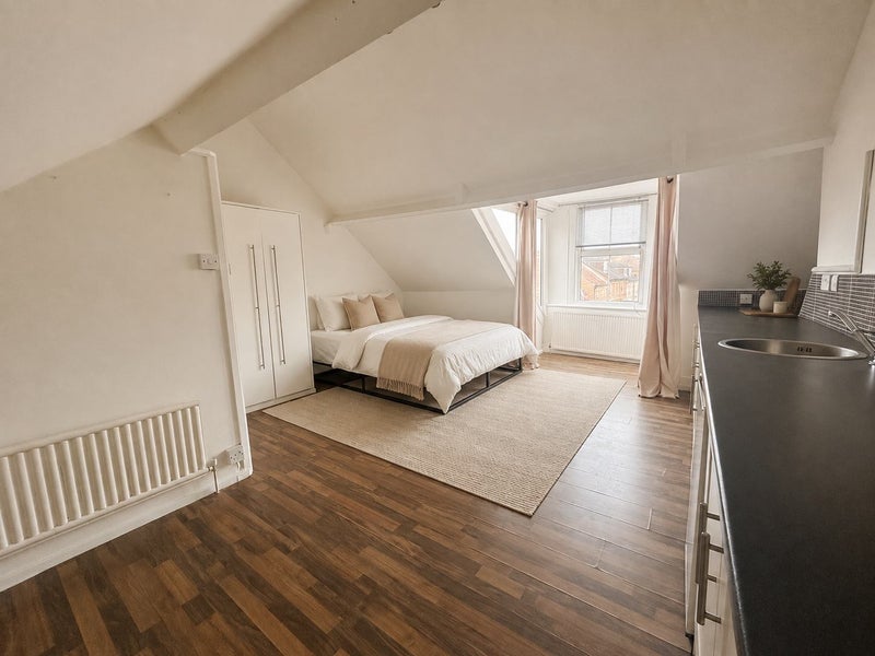Photo 1: Room 6
