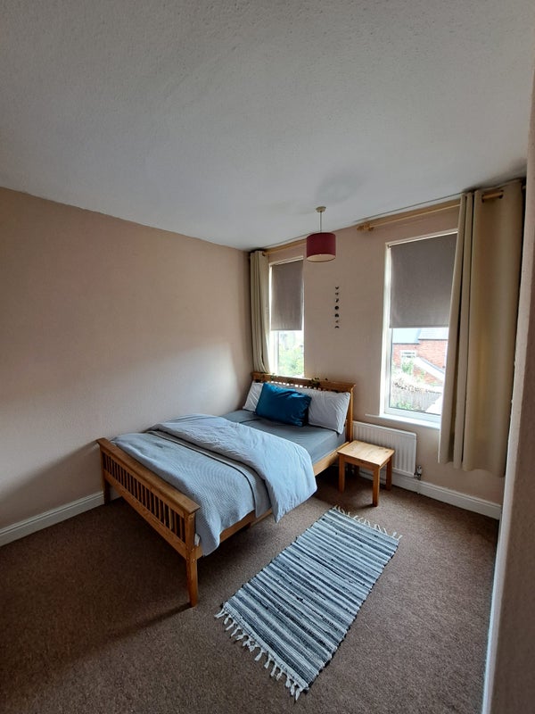 Photo 1: Bedroom
