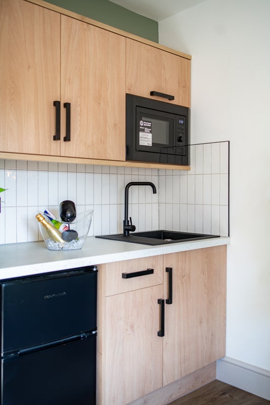 ð« Large Studio w/ Ensuite - Best Location ð« - View 6