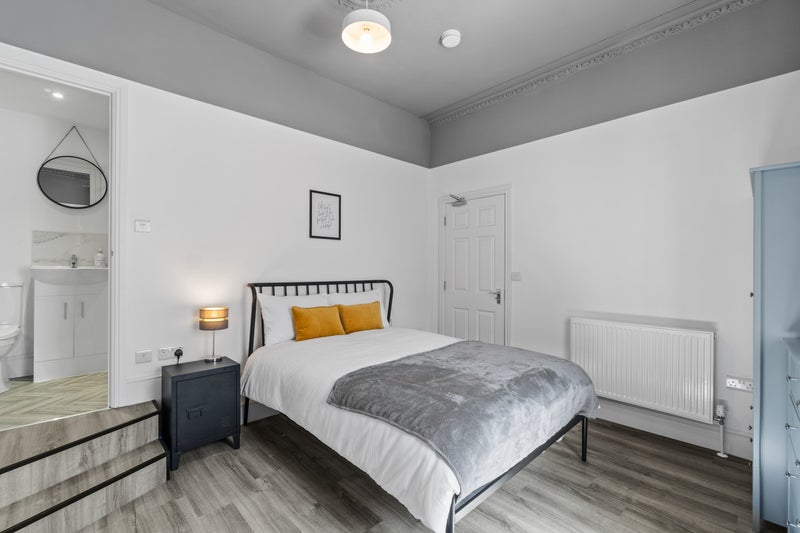 Photo 1: Room 3, 12 Gordon Terrace - Available on October 13th