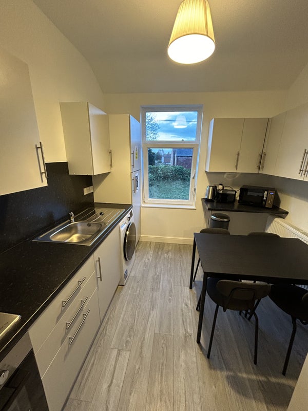 Apartment in Doncaster, Balby - More