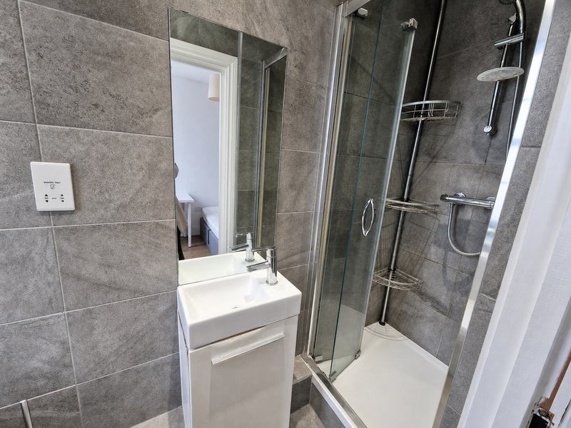 Double Room - Langdon Park/Poplar Â· £900 pcm - View 4