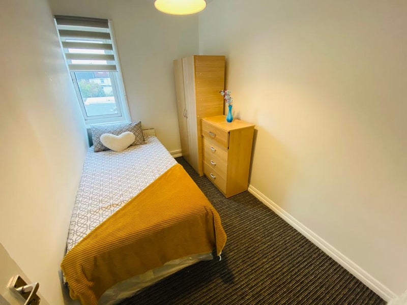 Photo 1: ROOM 1      