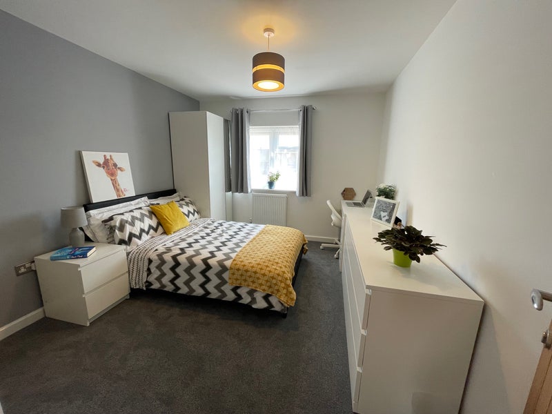Luxury Living, Walking Distance to Royal Derby, Derby