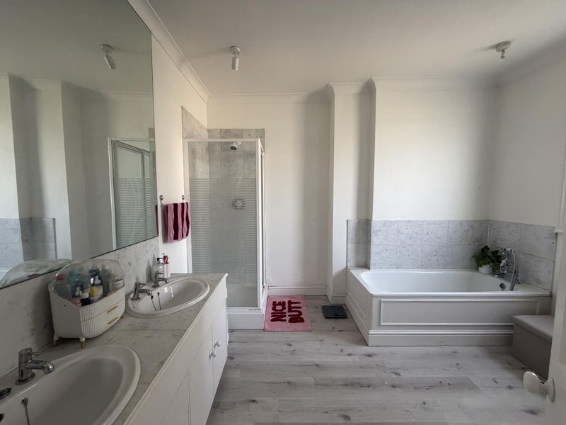 Apartment in London, Falcon Estate, Clapham Junction - More
