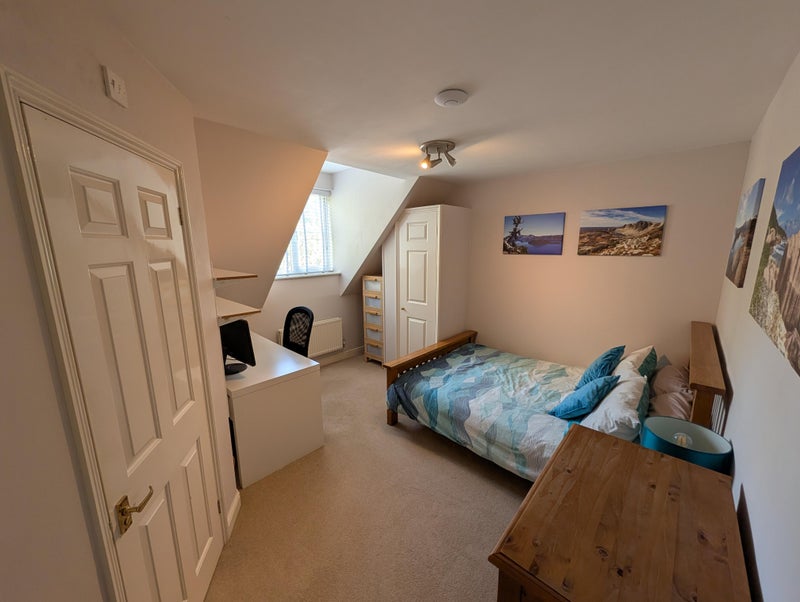 Photo 1: Bedroom