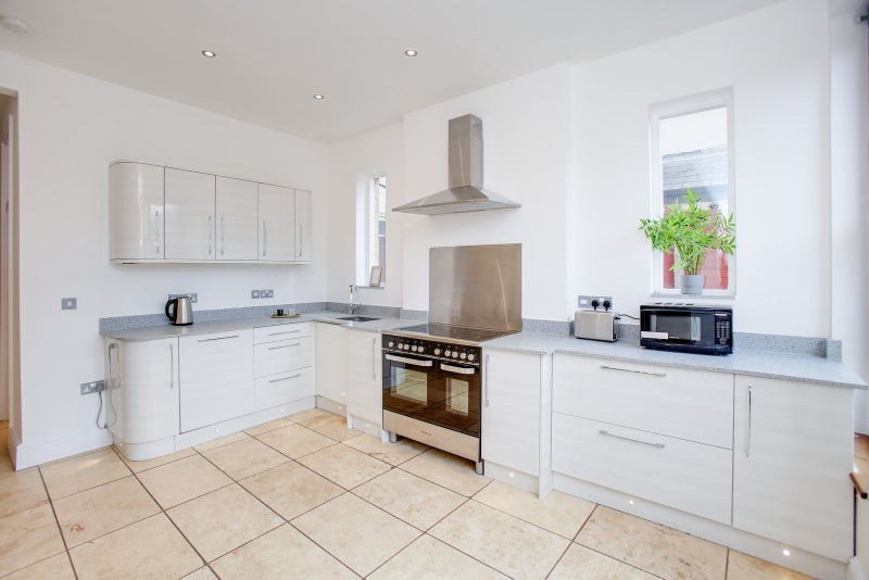 Apartment in London, Park Royal - More
