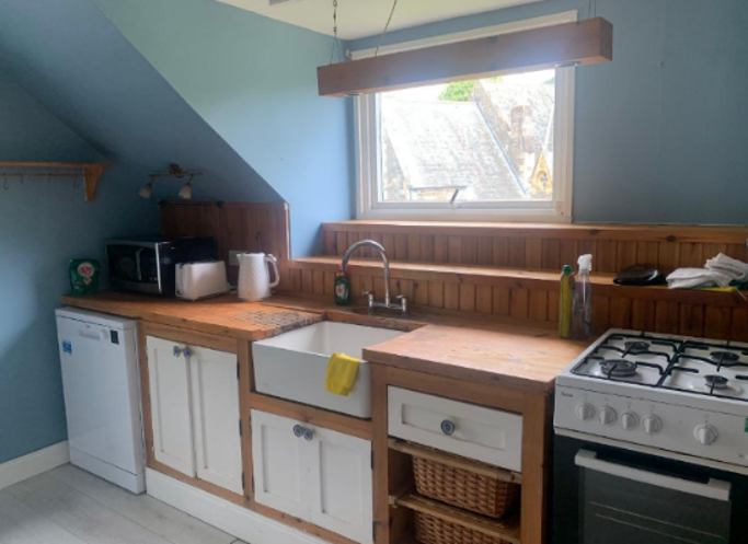 Photo 1: Kitchen 