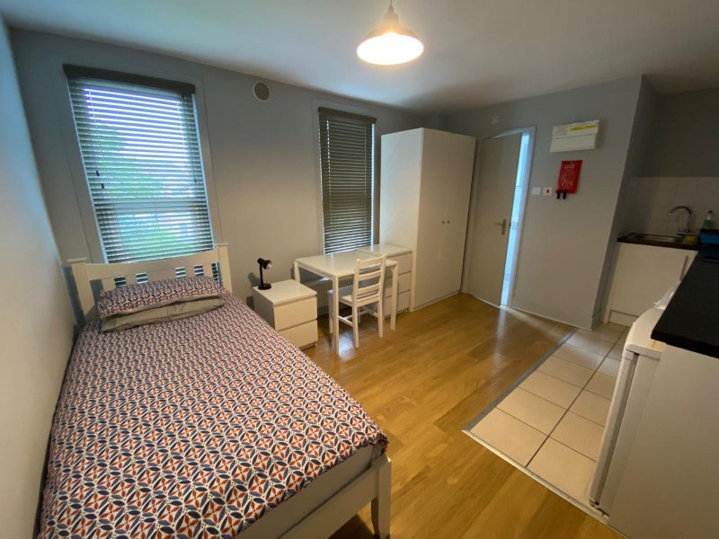 Fantastic spacious studio near tube station. - View 4