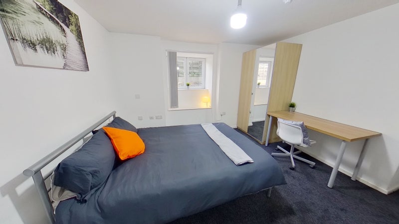 Apartment in Salford, Seedley, Greater Manchester - View 2