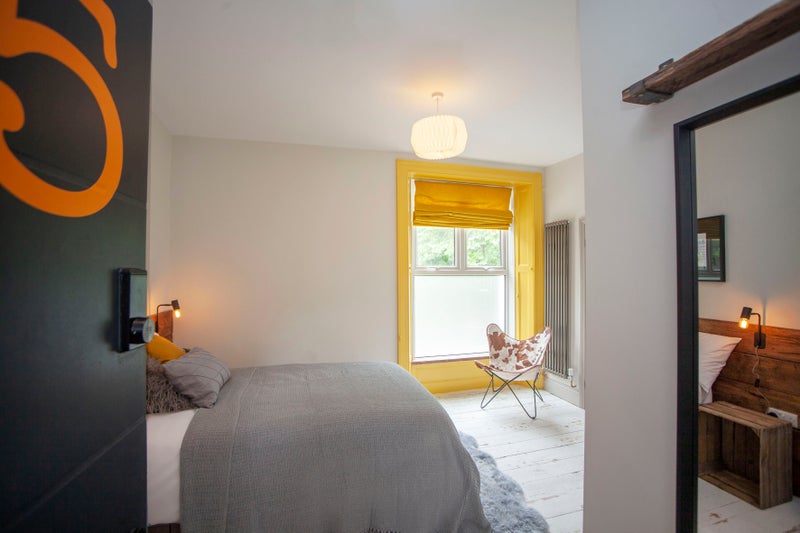 Photo 1: Room 5