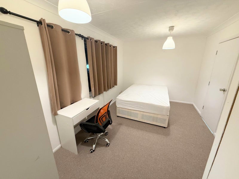 Apartment in London, St. George in the East, Wapping - View 2