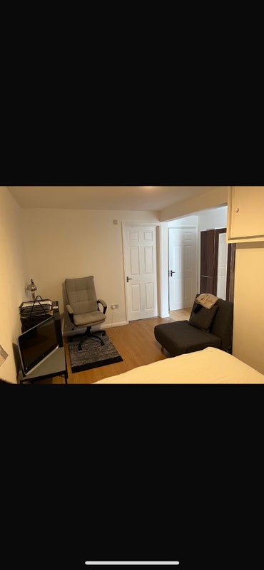 Apartment in Surrey Heath, Surrey - More