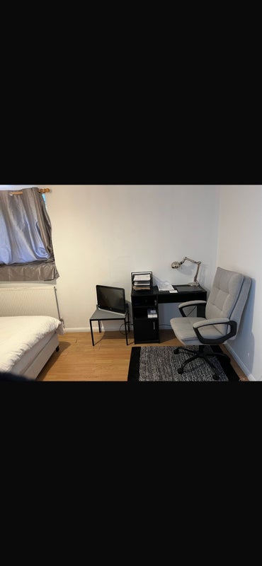 Apartment in Surrey Heath, Surrey - View 2
