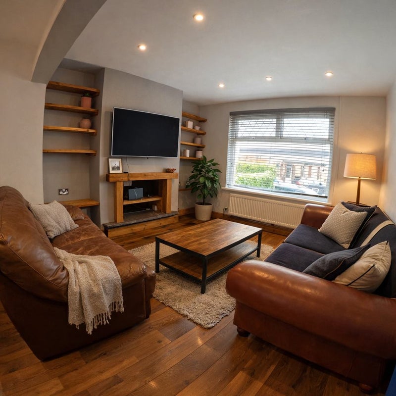 Photo 1: Lounge