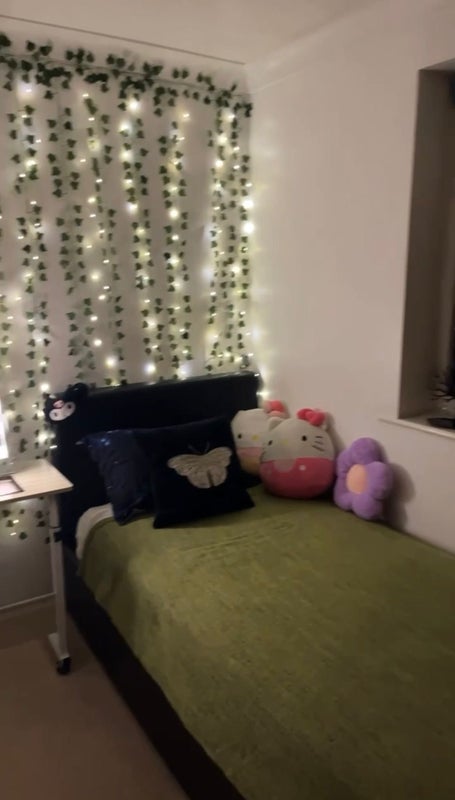 Photo 1: Bed as previously decorated.