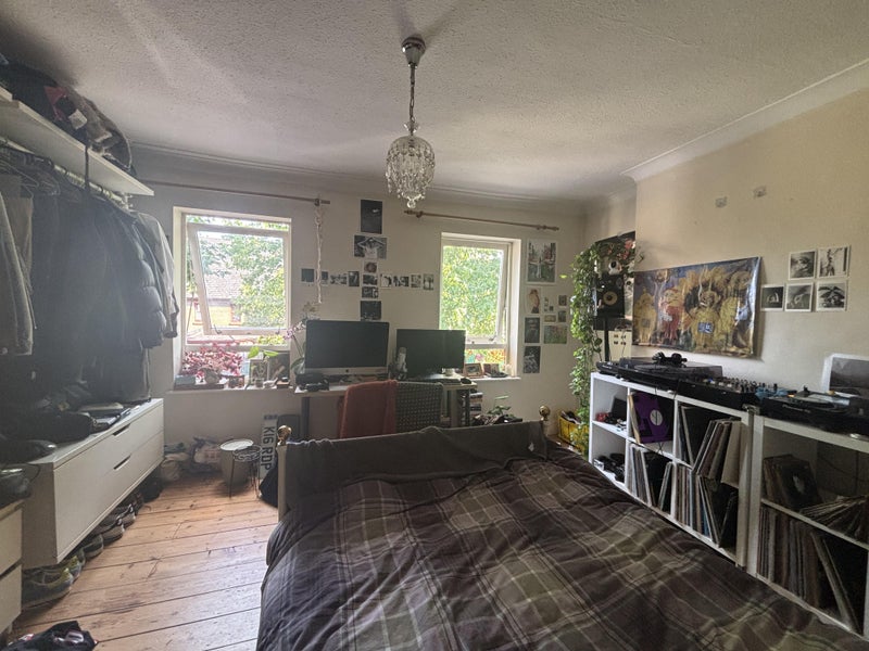 Apartment in London, Leyton - More