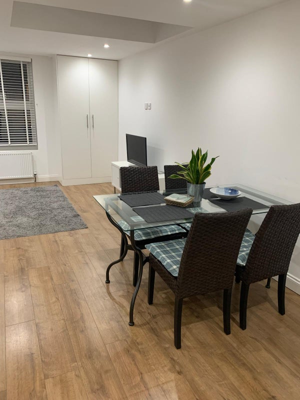 Apartment in Purley - View 4