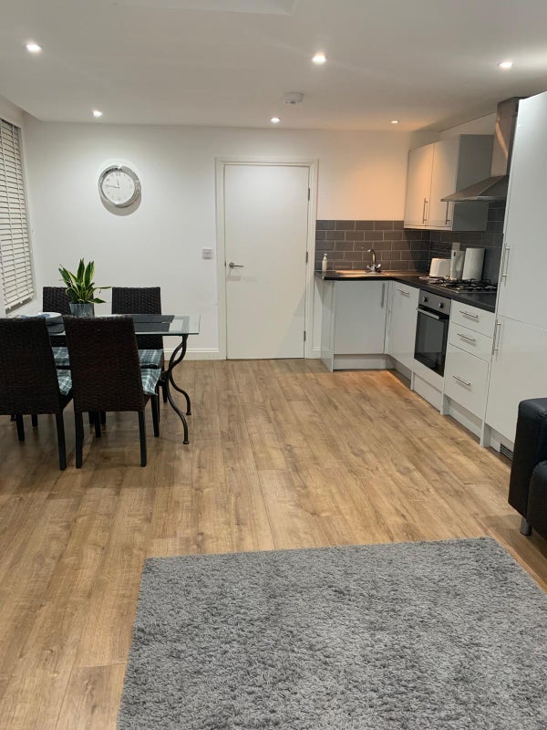 Apartment in Purley - More