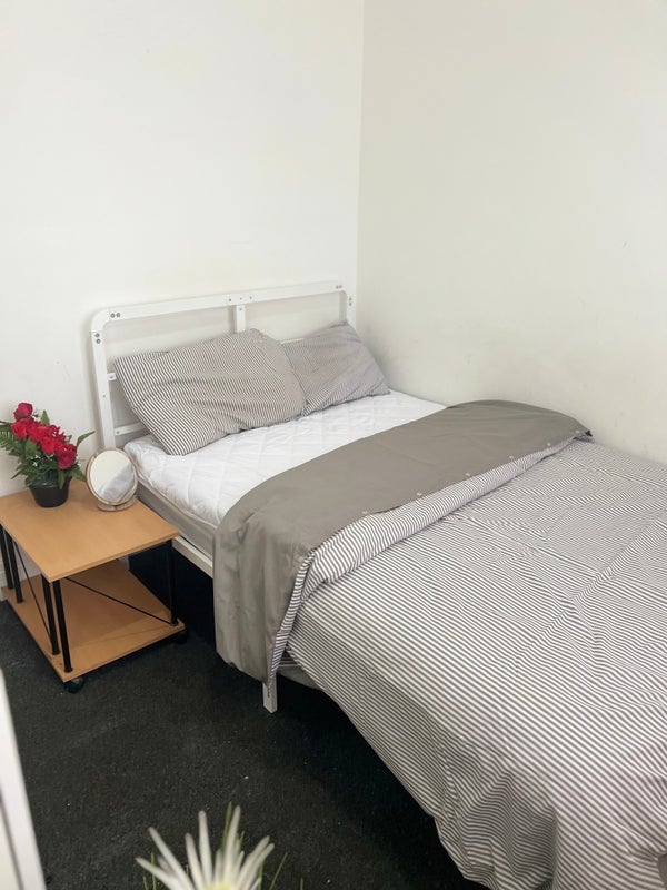 Room to let - View 2
