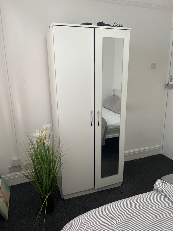 Room to let - View 4