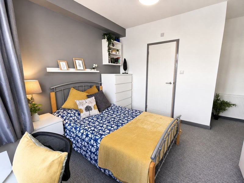 Apartment in Birmingham, West Midlands - More