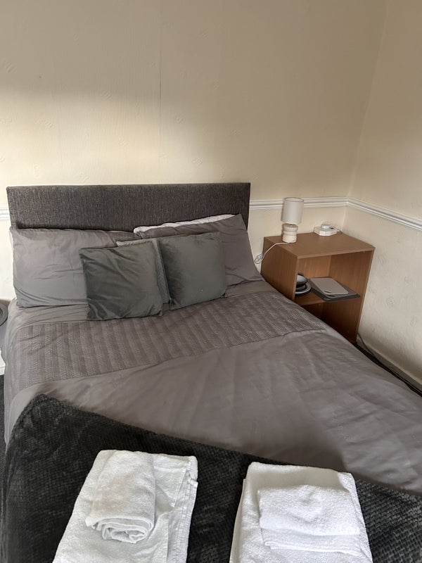 Photo 1: Room 2