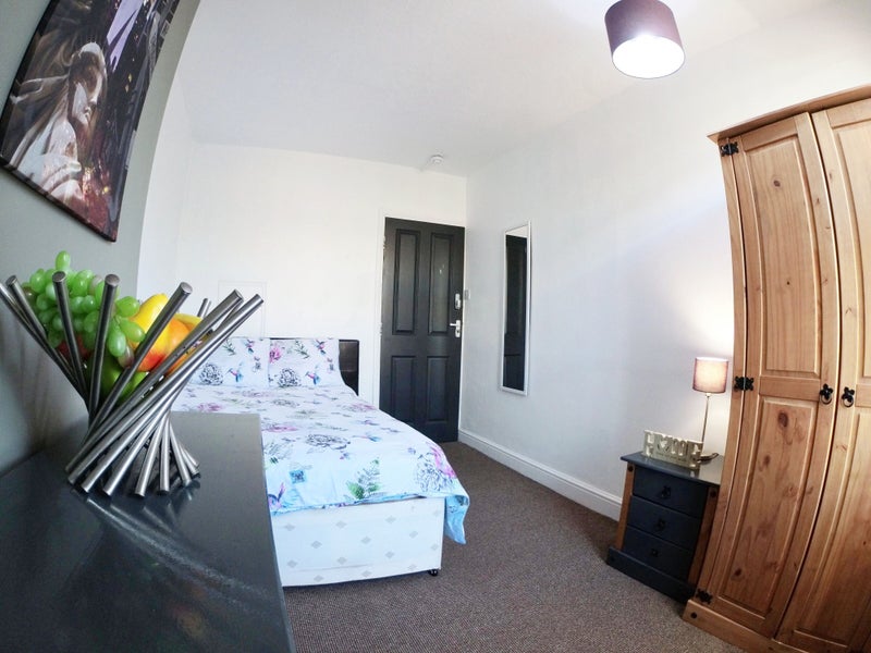 Apartment in Lincoln, Ermine East - View 4