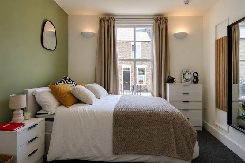 Photo 1: Bedroom 2
