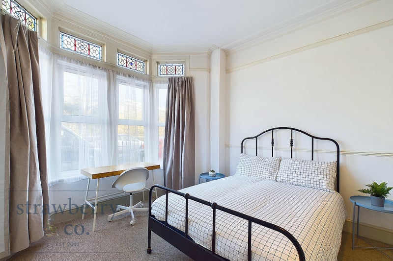 Photo 1: Room 1