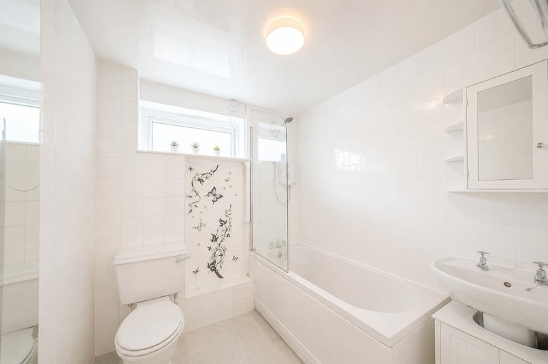 Apartment in London, Saint Matthias Estate, Poplar - View 6