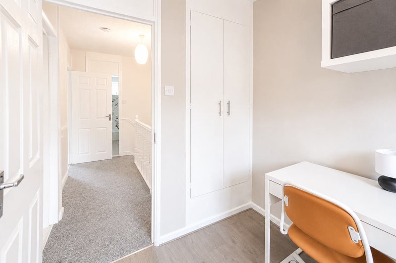 Apartment in London, Saint Matthias Estate, Poplar - View 2