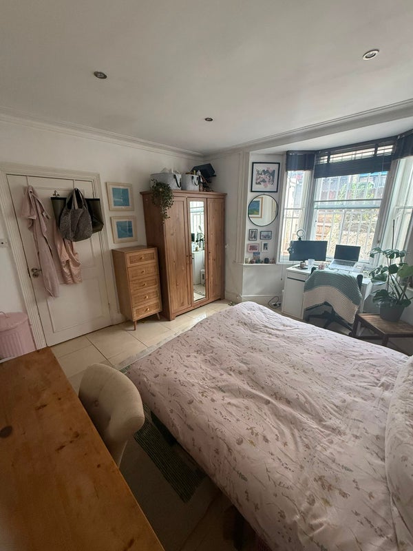 Furnished Double room for the girlies in Brixton, Brixton