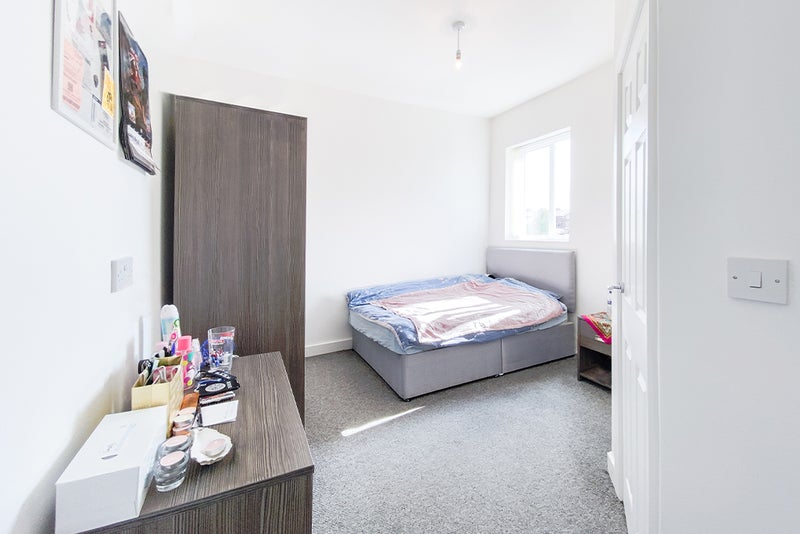 Double En-Suite Room w/ Excellent Transport Links, Oldham
