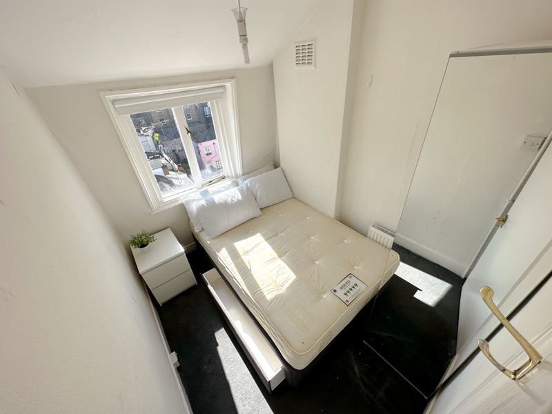 Photo 1: Bedroom