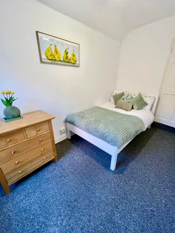 Photo 1: LOVELY ROOM
