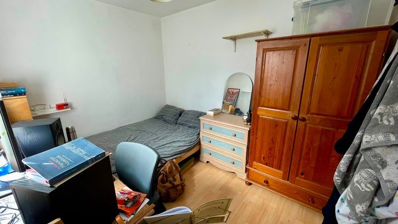 Photo 1: The room