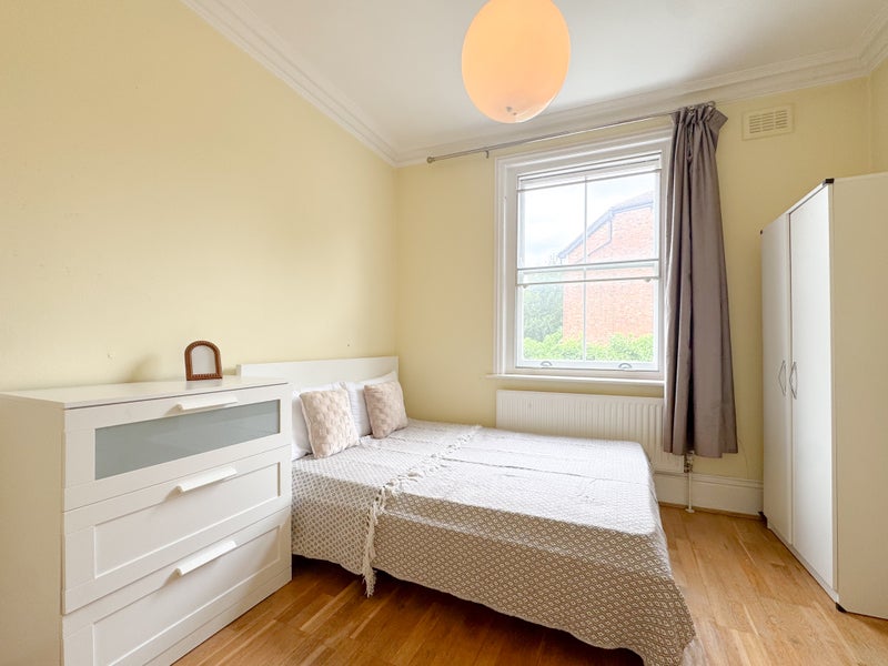 Photo 1: Bedroom