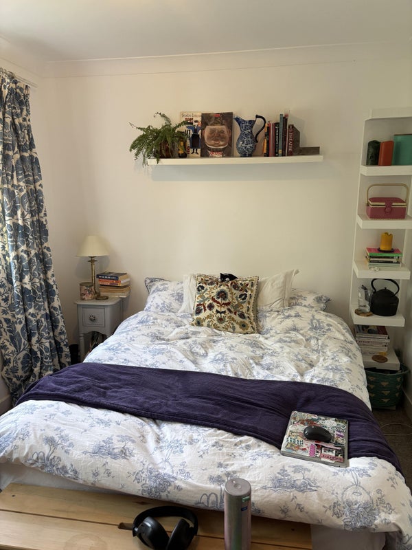 Photo 1: Bedroom 1 (Bed)