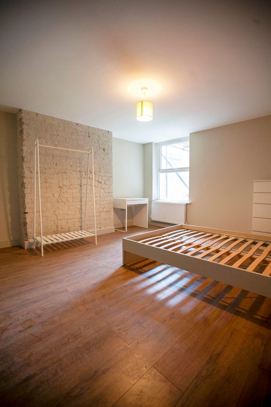 Apartment in Manchester, Victoria Park, Chorlton-on-Medlock - View 4