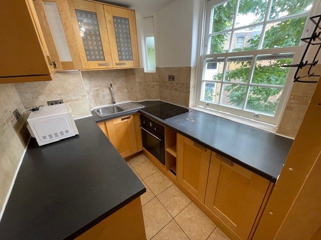Apartment in London, St Pancras - View 5