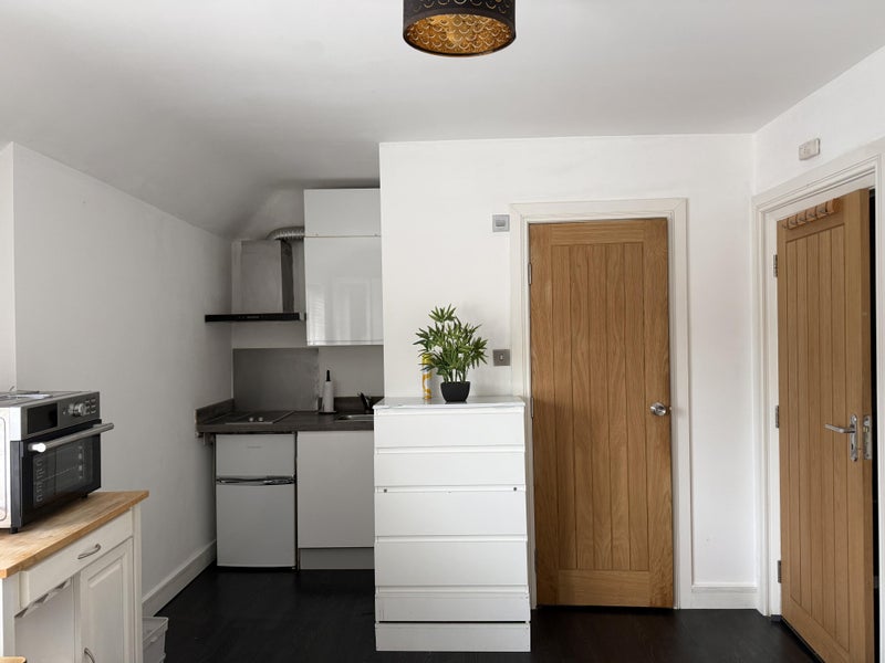 Apartment in London, Mitcham - More