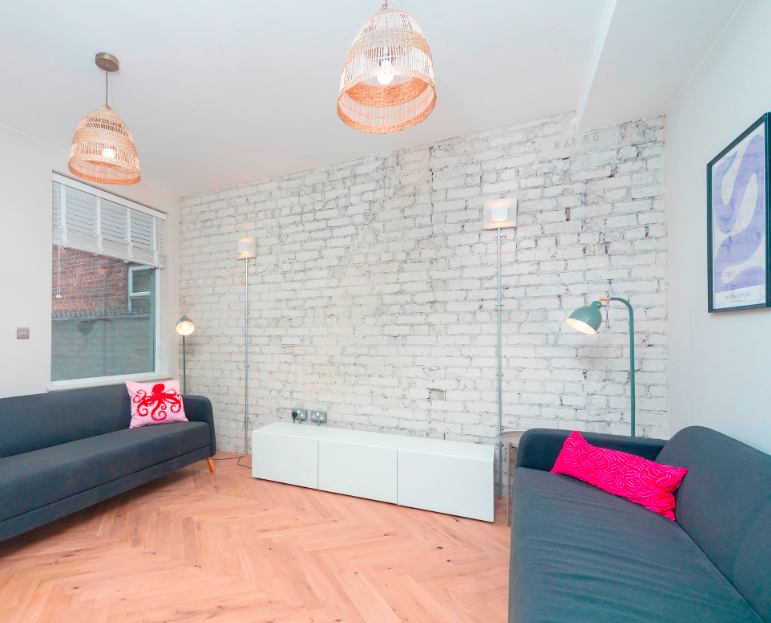Apartment in Manchester, Victoria Park, Chorlton-on-Medlock - View 2